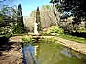 jasmine_hill_gardens_statue_pond.jpg (57kb)