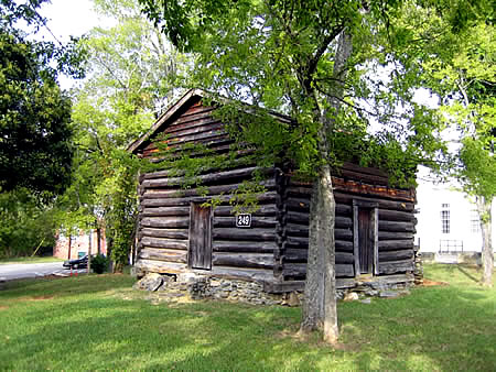 Historic cabin in Goldstar Park